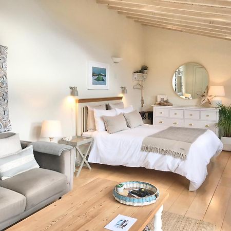 Coastal Chic Waterfront Studio Кинсэйл Экстерьер фото