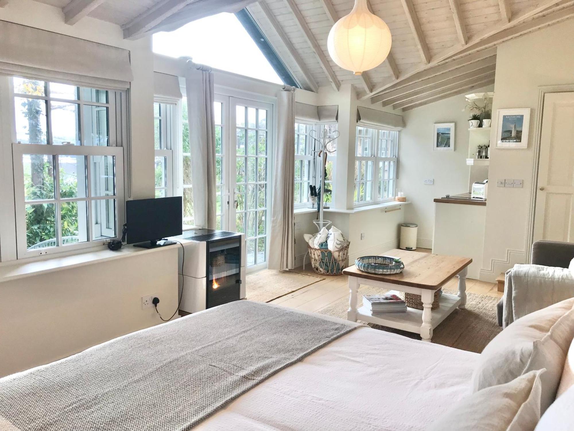 Coastal Chic Waterfront Studio Кинсэйл Экстерьер фото
