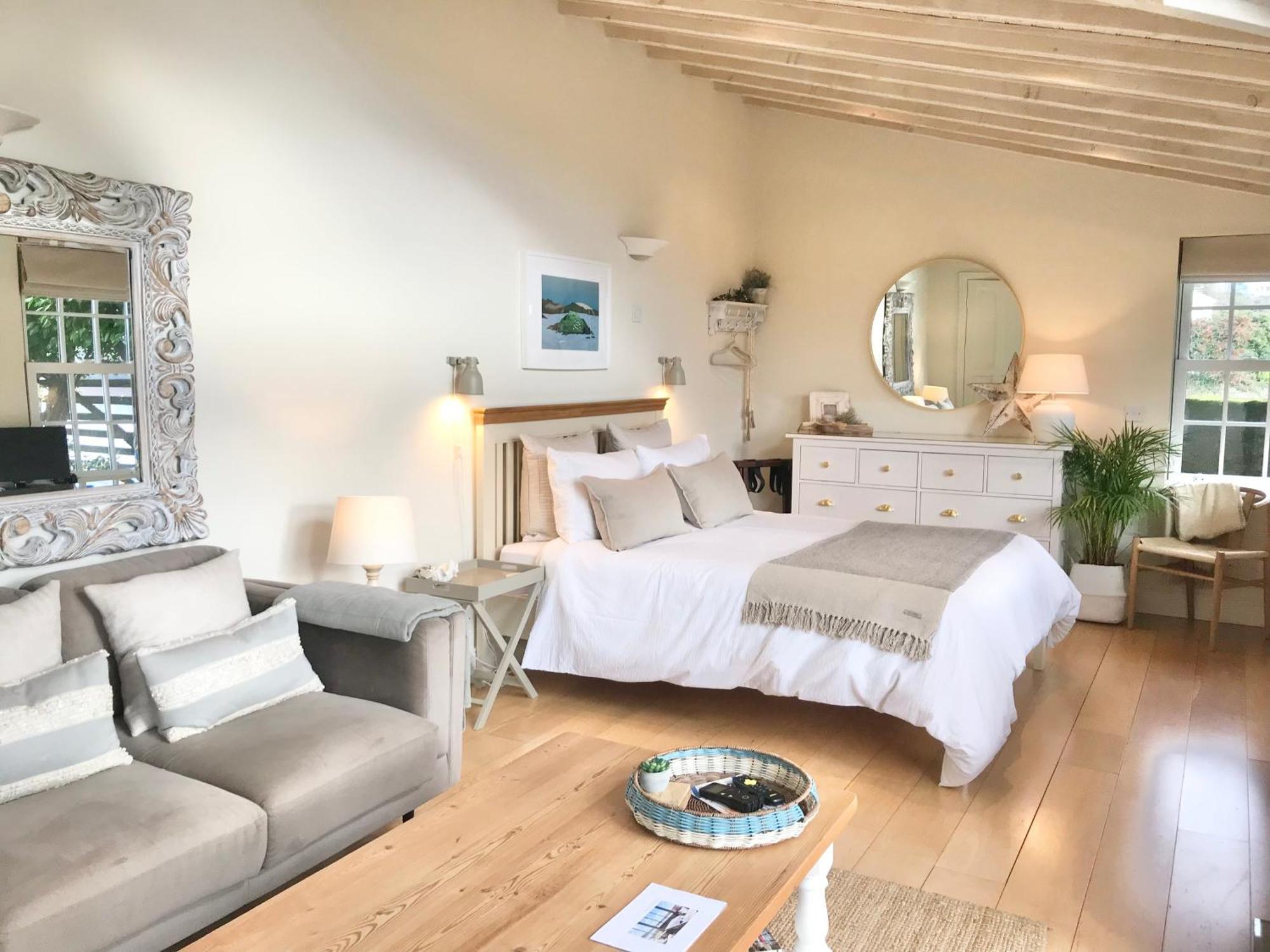Coastal Chic Waterfront Studio Кинсэйл Экстерьер фото
